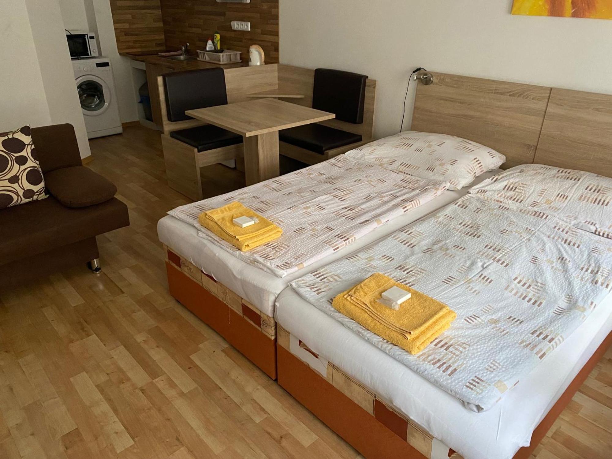 Apartmany - Penzion Smetanka Ceske Budejovice Dış mekan fotoğraf