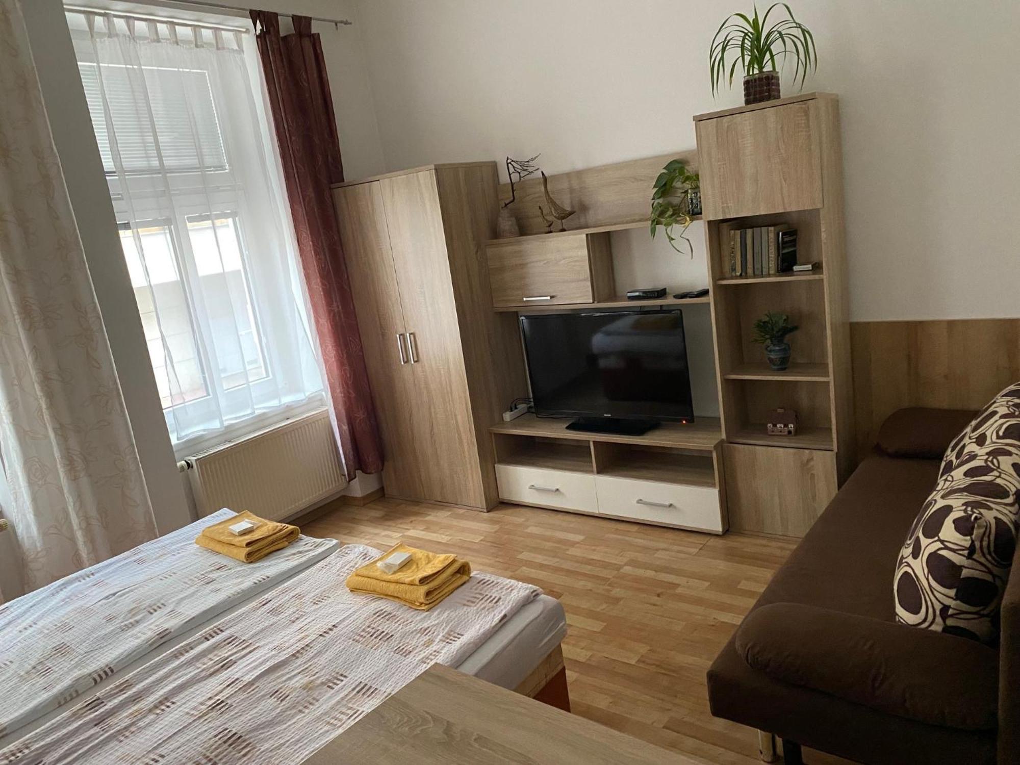 Apartmany - Penzion Smetanka Ceske Budejovice Dış mekan fotoğraf