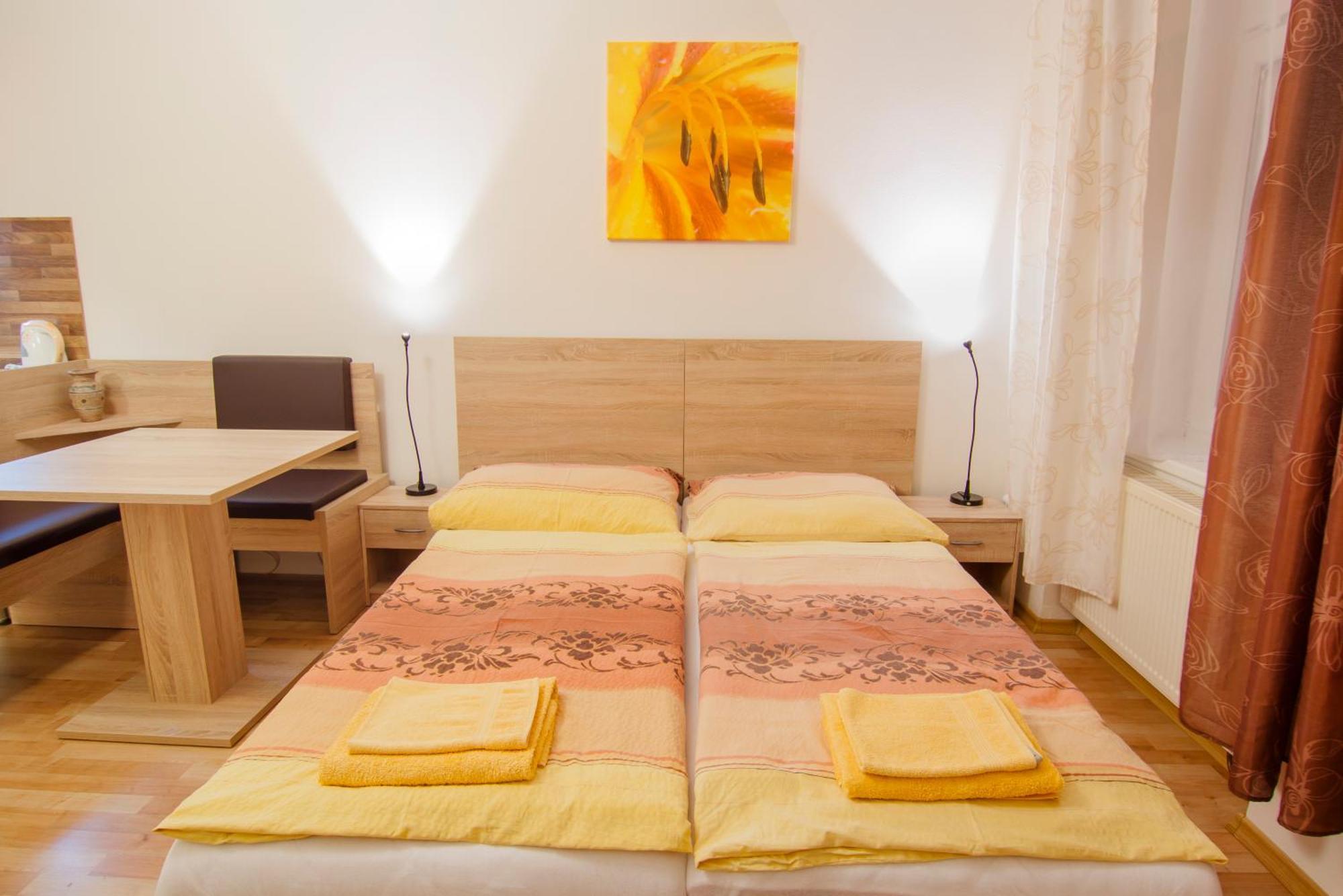 Apartmany - Penzion Smetanka Ceske Budejovice Dış mekan fotoğraf