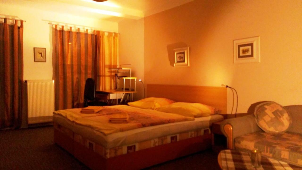 Apartmany - Penzion Smetanka Ceske Budejovice Dış mekan fotoğraf