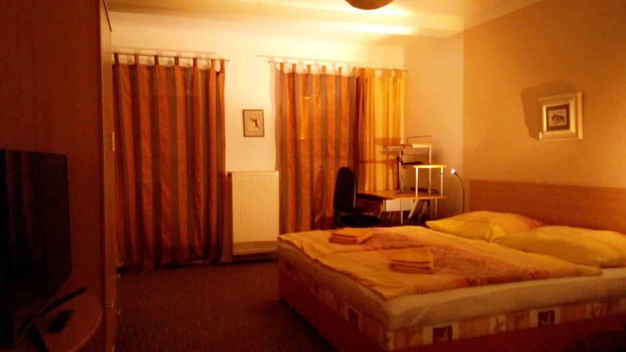 Apartmany - Penzion Smetanka Ceske Budejovice Dış mekan fotoğraf
